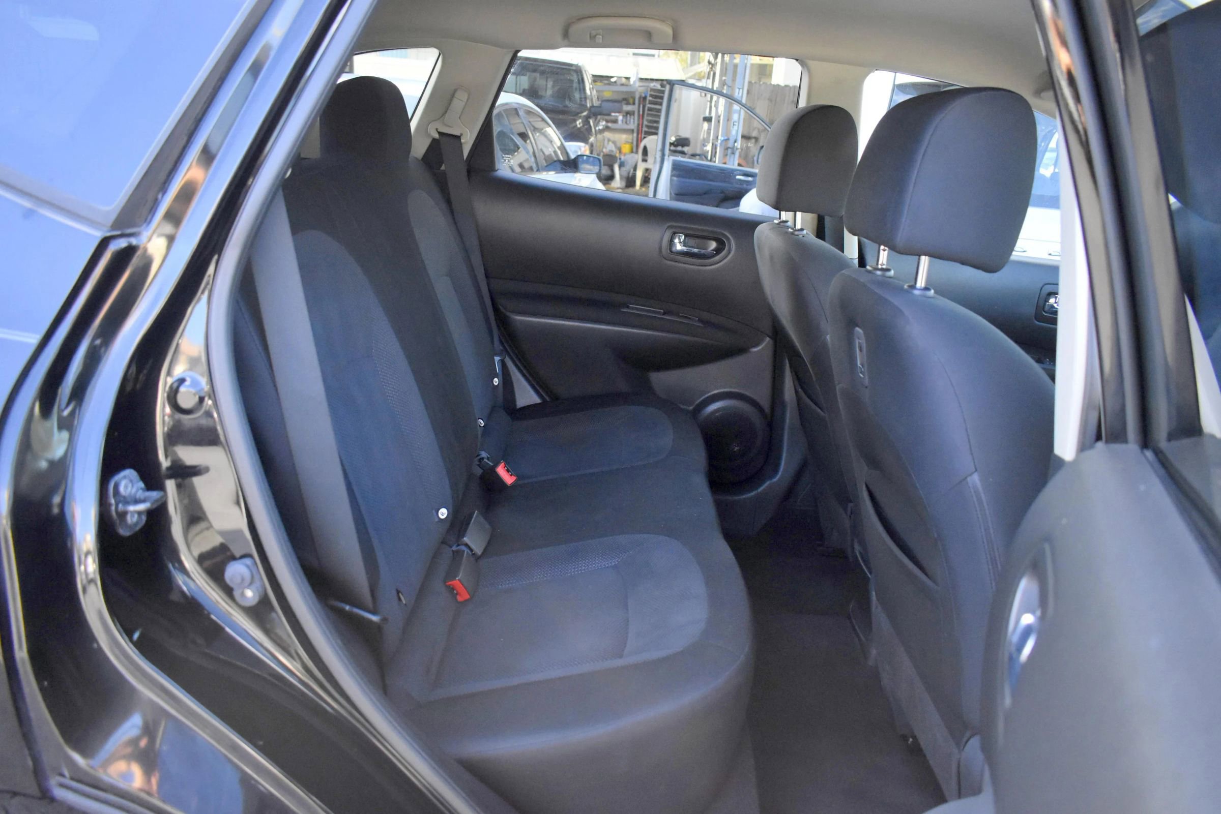Used 2011 Nissan Rogue S Krom Edition image 15