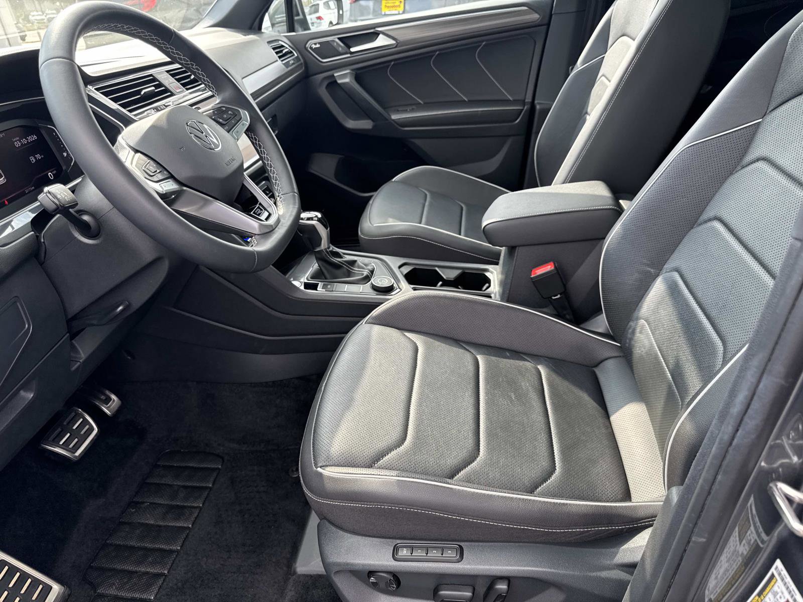 Certified 2023 Volkswagen Tiguan SEL R-Line image 17