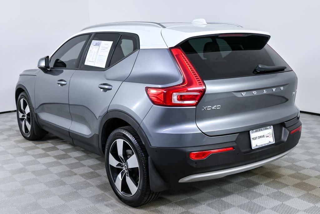 Used 2019 Volvo XC40 T5 Momentum image 4
