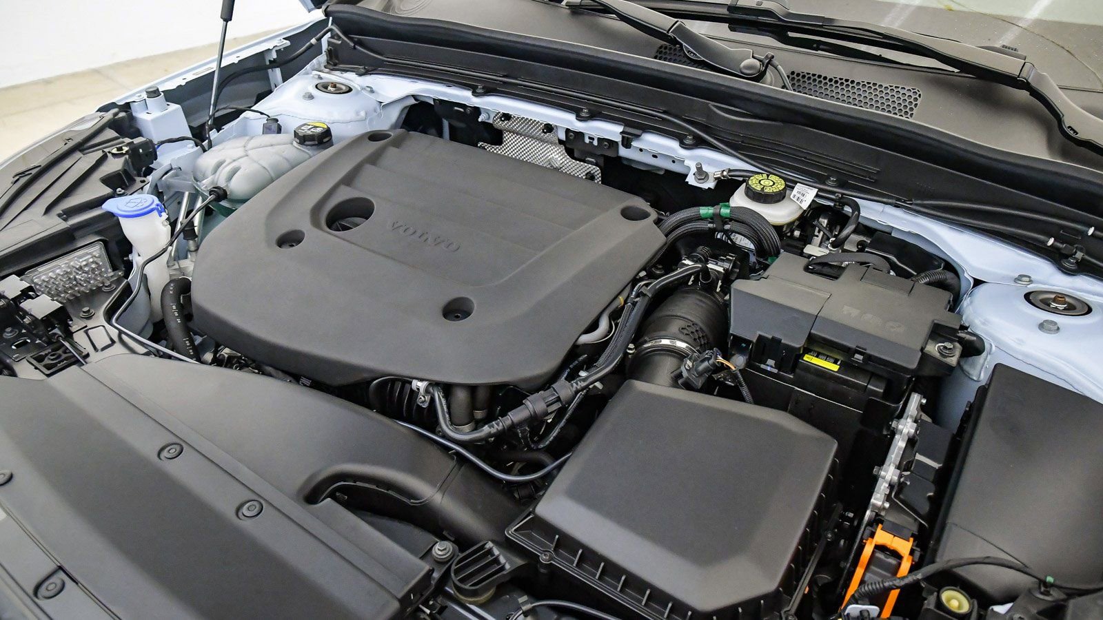 Certified 2025 Volvo XC40 B5 Ultra w/ Climate Package image 29