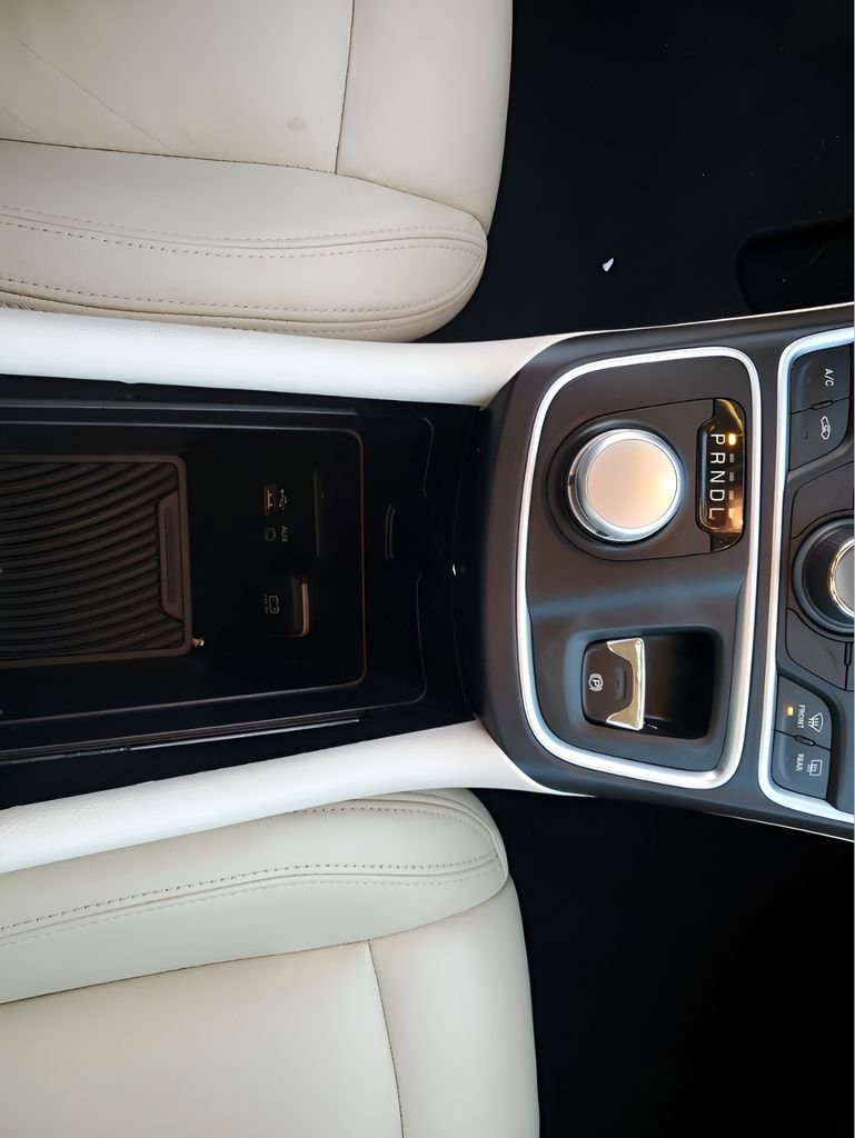 Used 2015 Chrysler 200 Limited w/ Convenience Group image 40