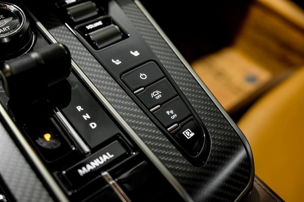 Used 2025 Aston Martin Vanquish RWD image 18