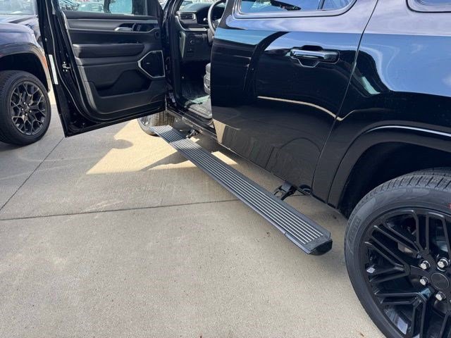 New 2026 Jeep Grand Wagoneer L Limited AWD/4WD image 10