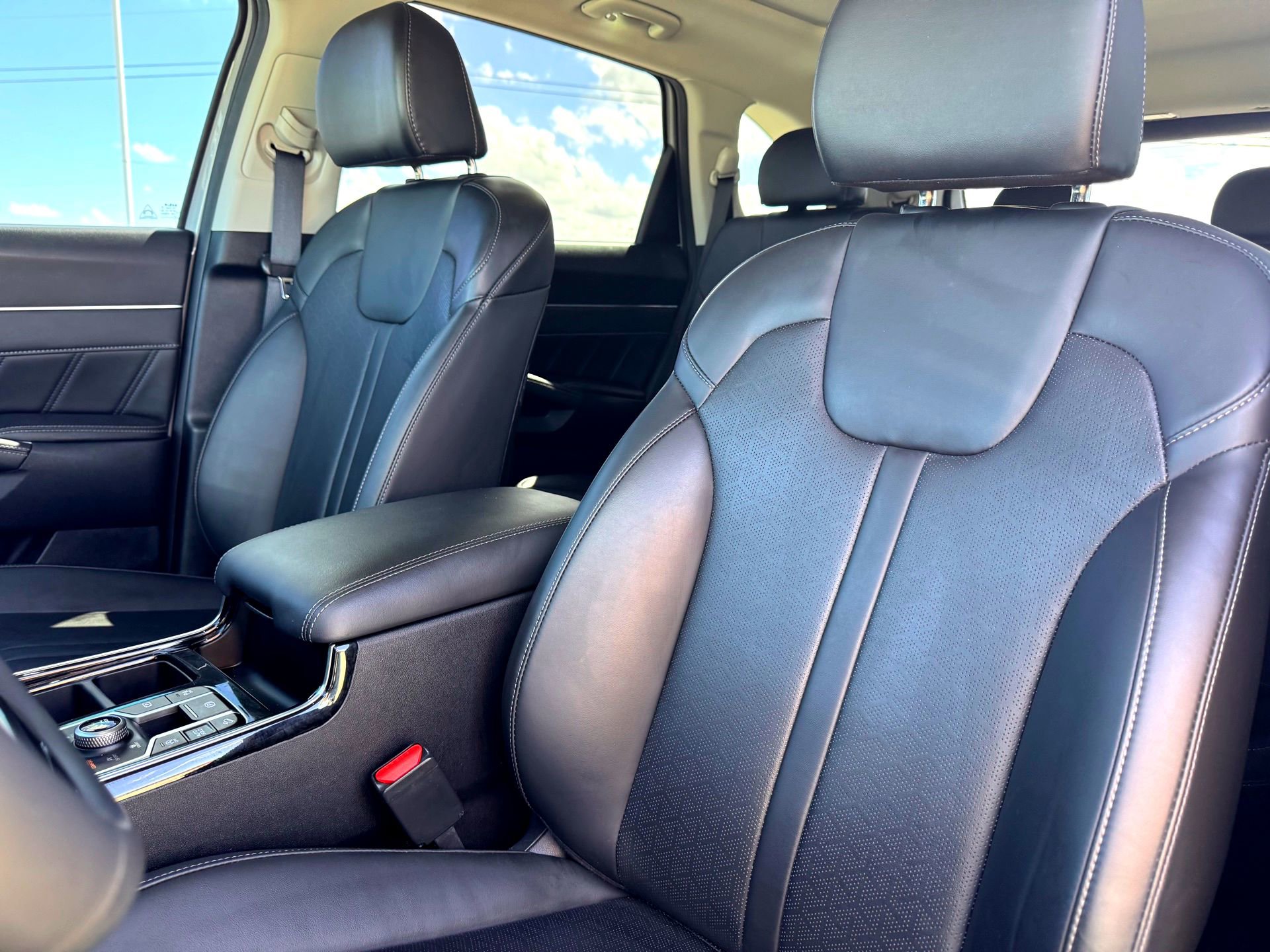 Used 2023 Kia Sorento SX image 13