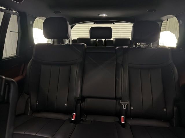 Used 2023 Land Rover Range Rover Long Wheelbase SE image 11