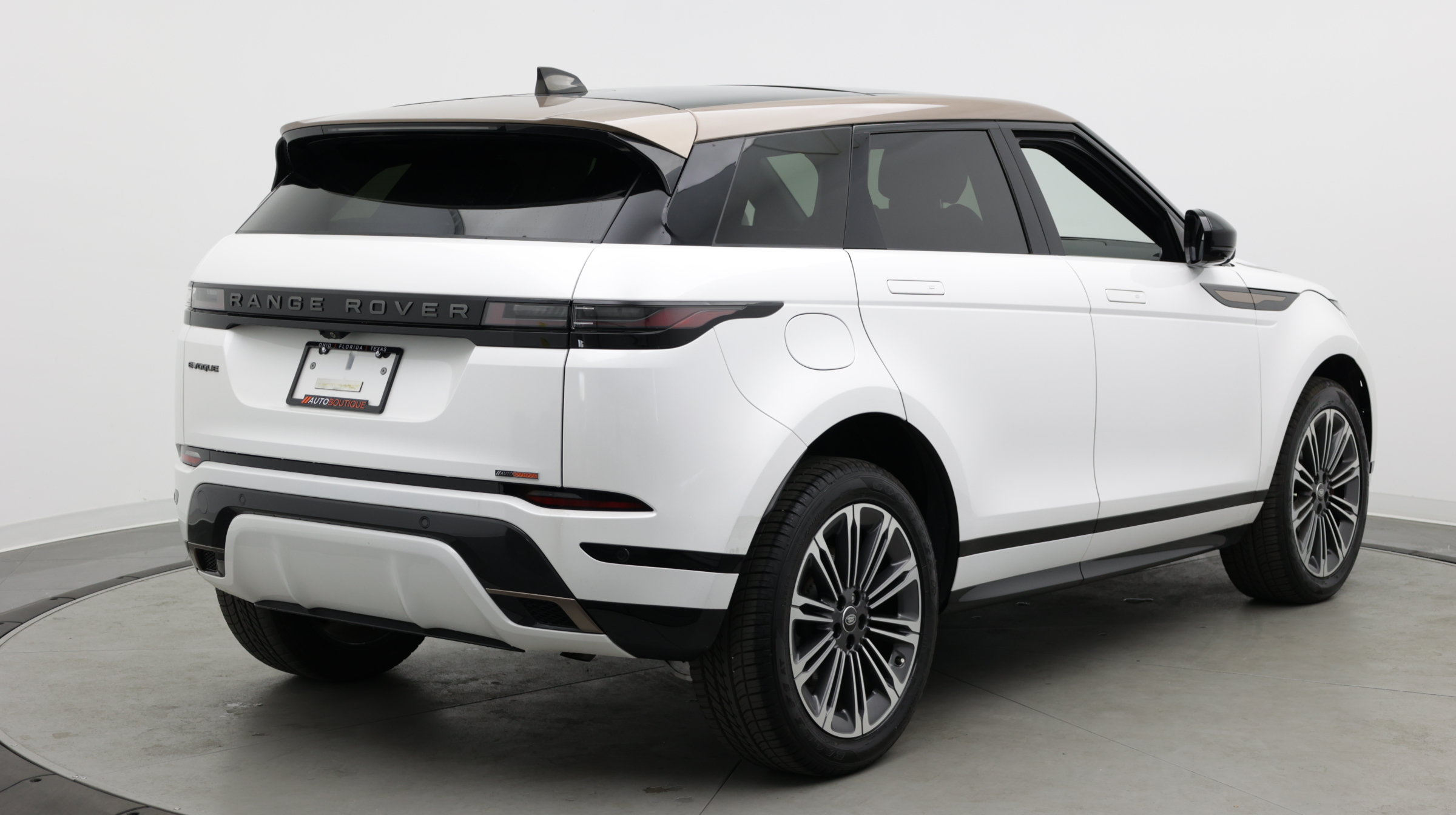 Used 2024 Land Rover Range Rover Evoque Dynamic SE AWD/4WD image 10
