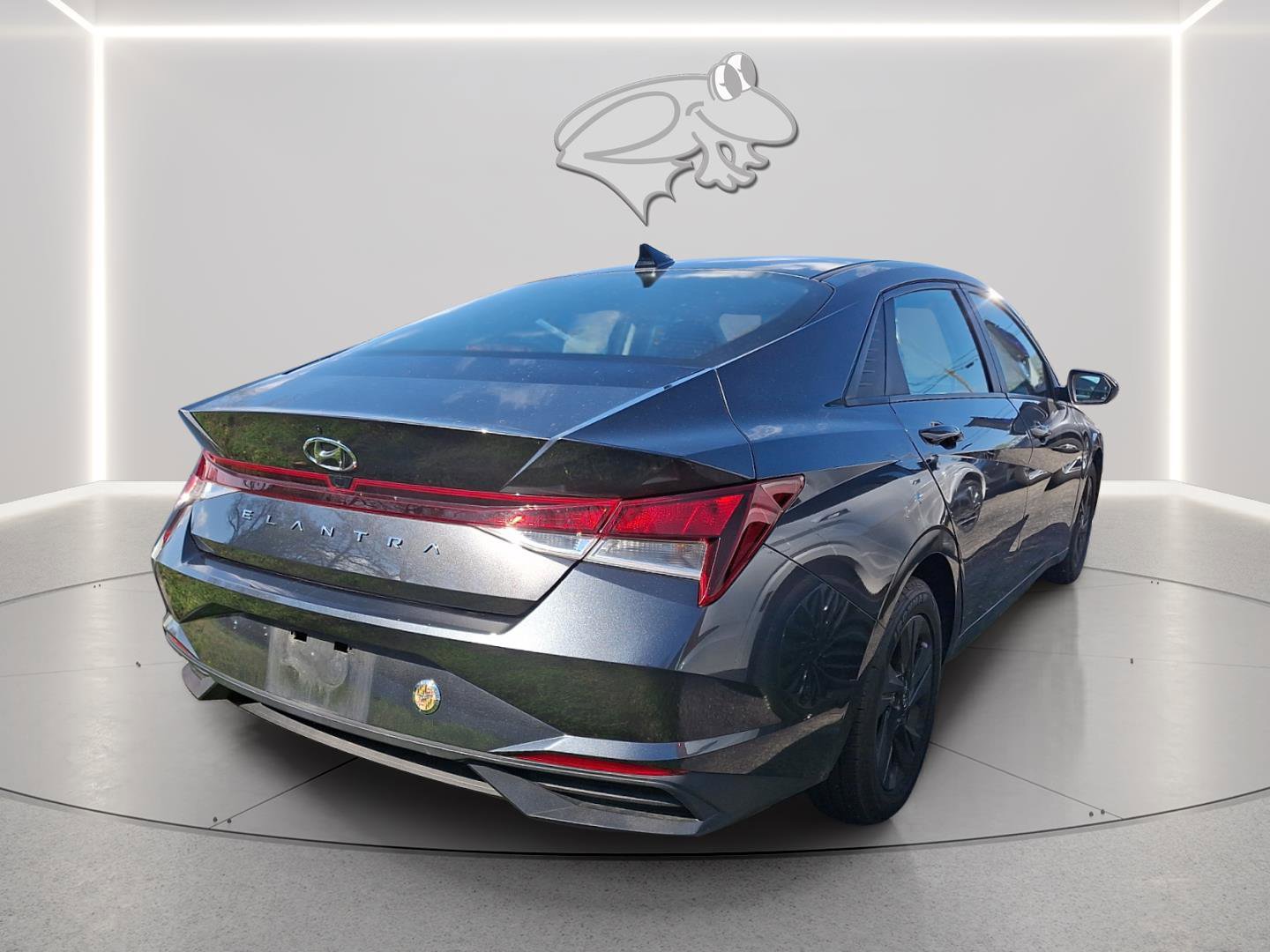 Used 2023 Hyundai Elantra SEL FWD image 2