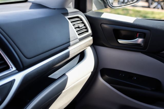 Used 2018 Toyota Highlander Limited Platinum image 27