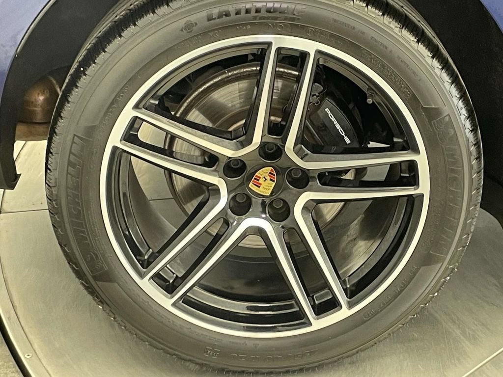 Certified 2023 Porsche Macan AWD/4WD image 13