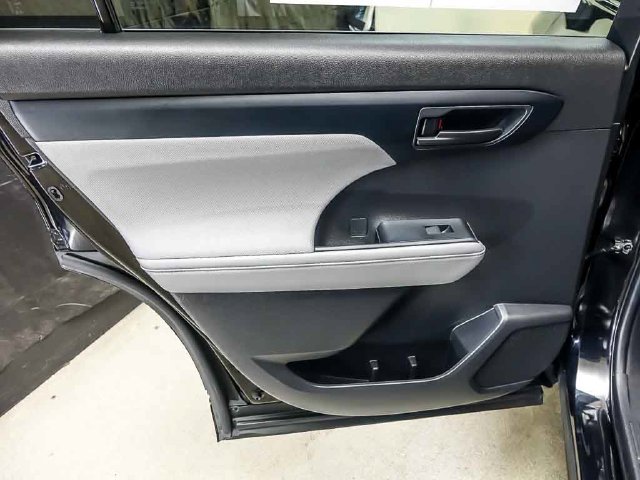 Used 2022 Toyota Highlander LE AWD/4WD image 22