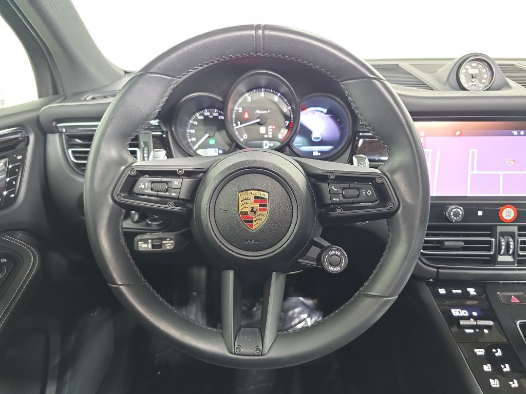 Certified 2025 Porsche Macan Turbo AWD/4WD image 14