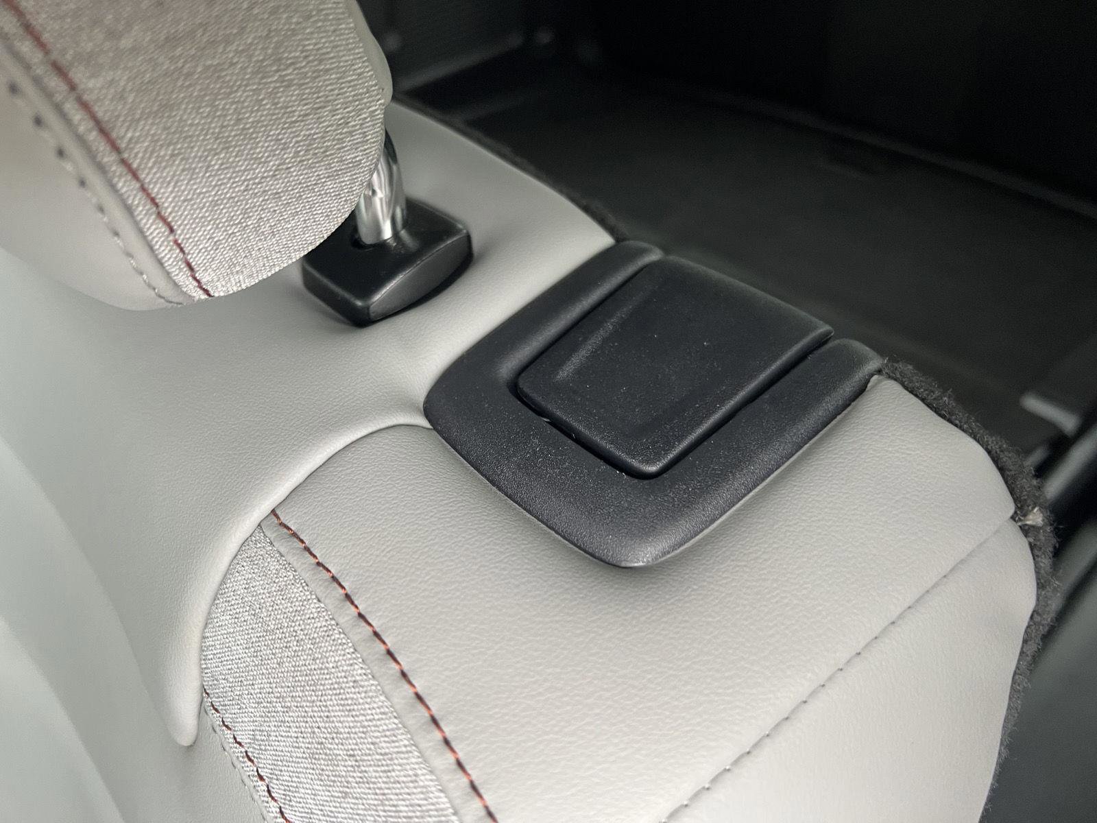 Used 2025 Ford Explorer Active w/ Active Comfort Package AWD/4WD image 42