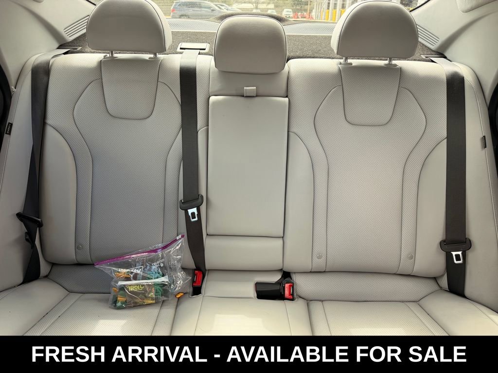 Used 2024 Hyundai Elantra Limited image 13