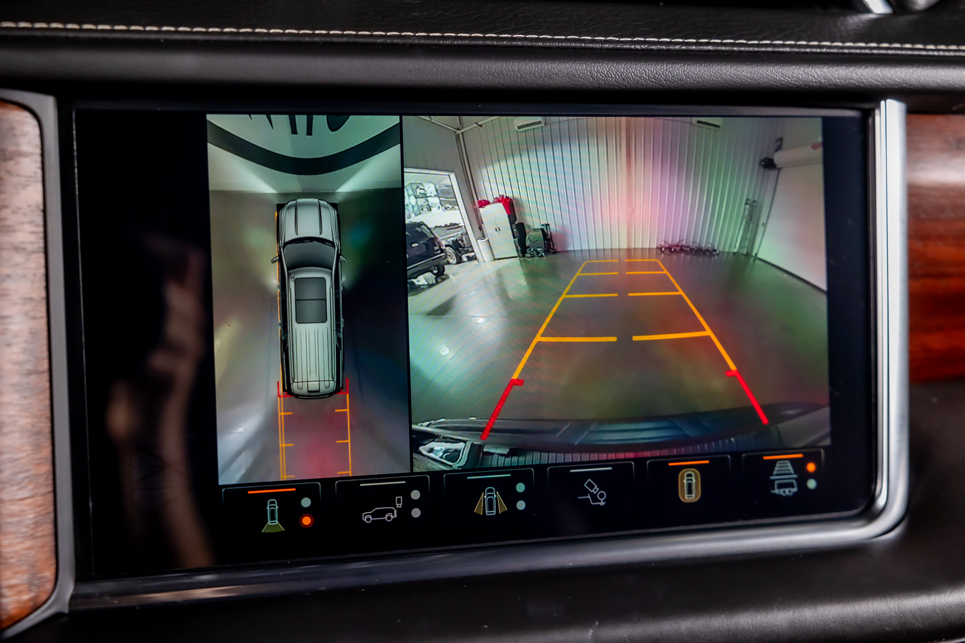 Used 2024 GMC Yukon Denali Ultimate AWD/4WD image 12