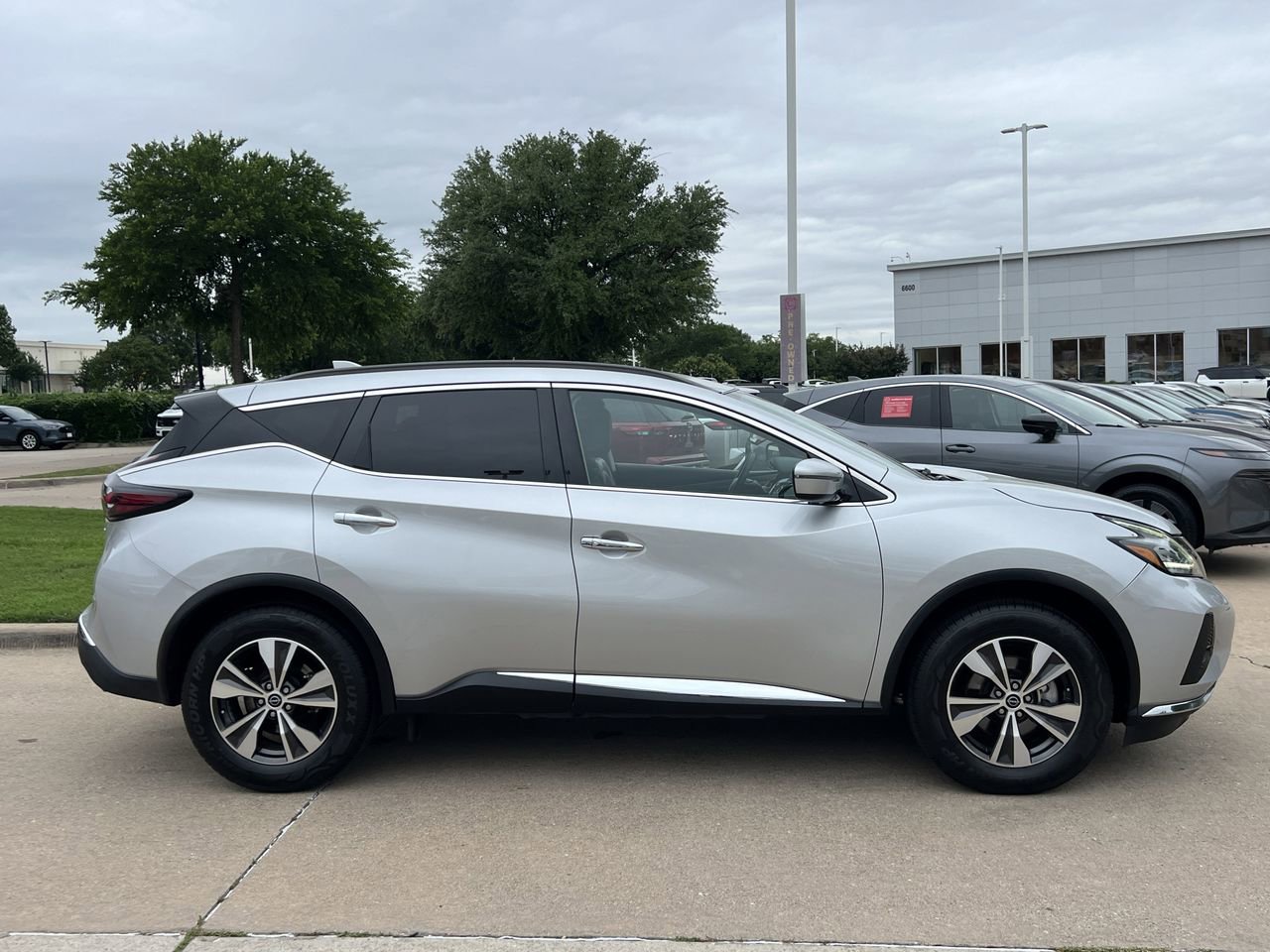 Used 2023 Nissan Murano SV AWD/4WD image 3