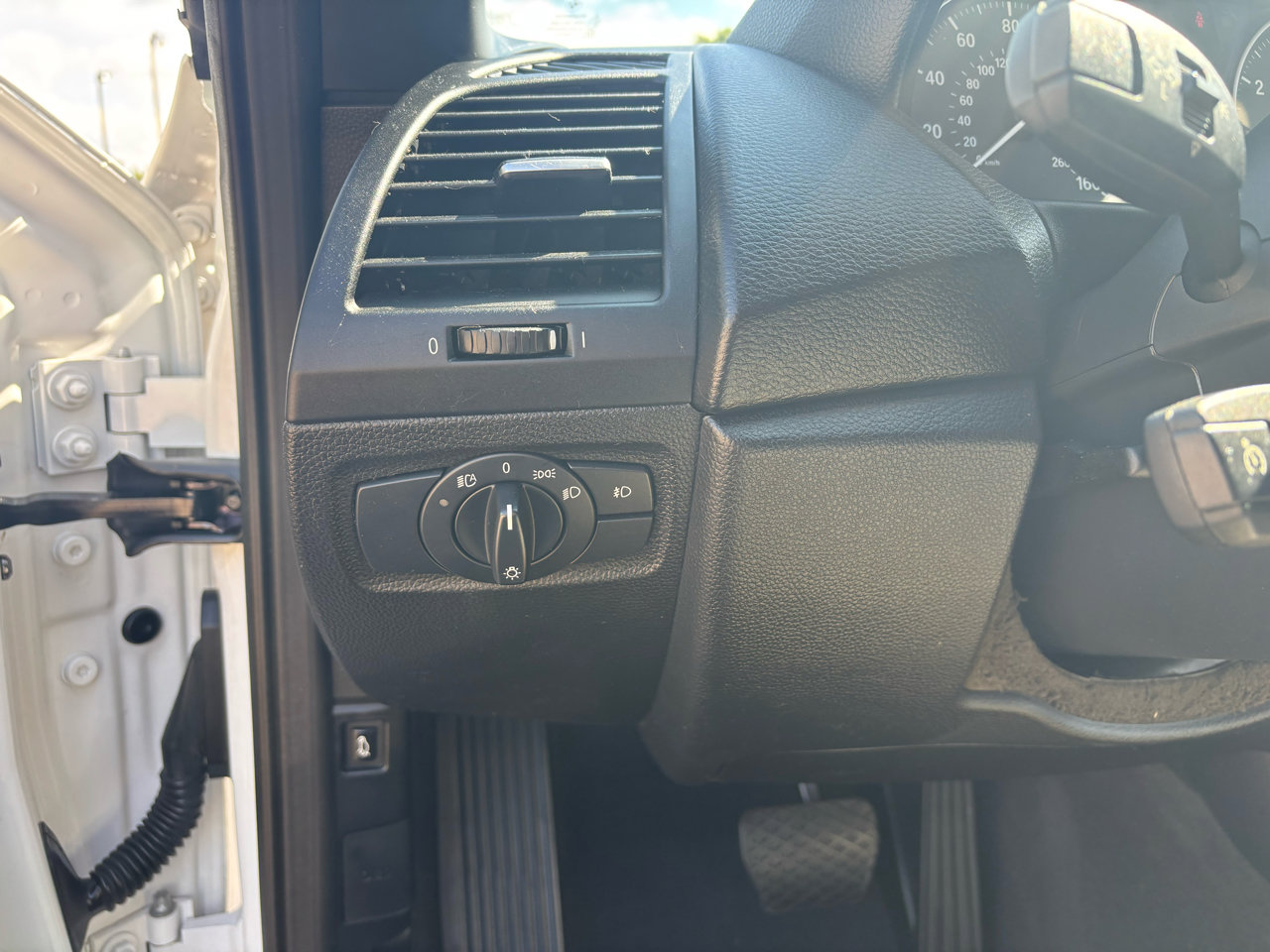 Used 2011 BMW 128i Convertible image 26