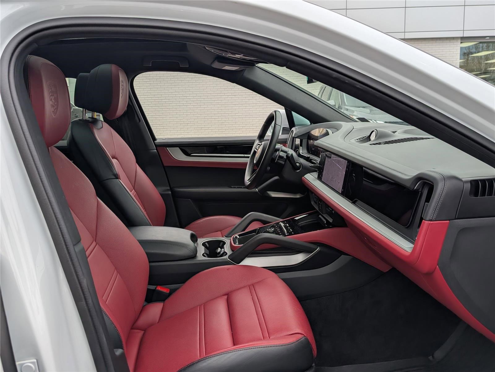 Used 2024 Porsche Cayenne Coupe AWD/4WD image 10