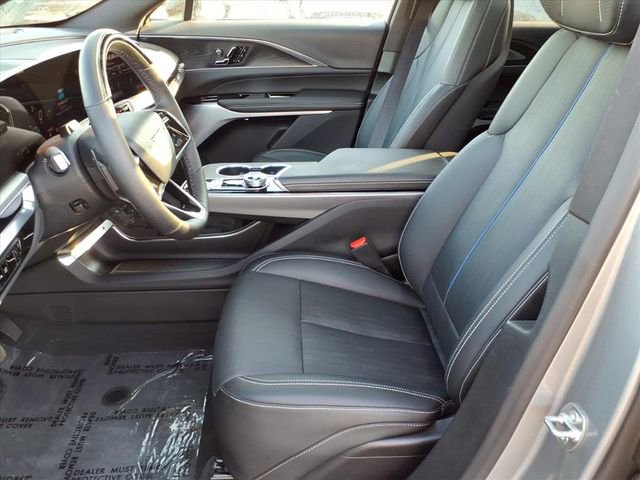 Certified 2025 Cadillac Lyriq Luxury w/ LPO, Floor Liner Package AWD/4WD image 5