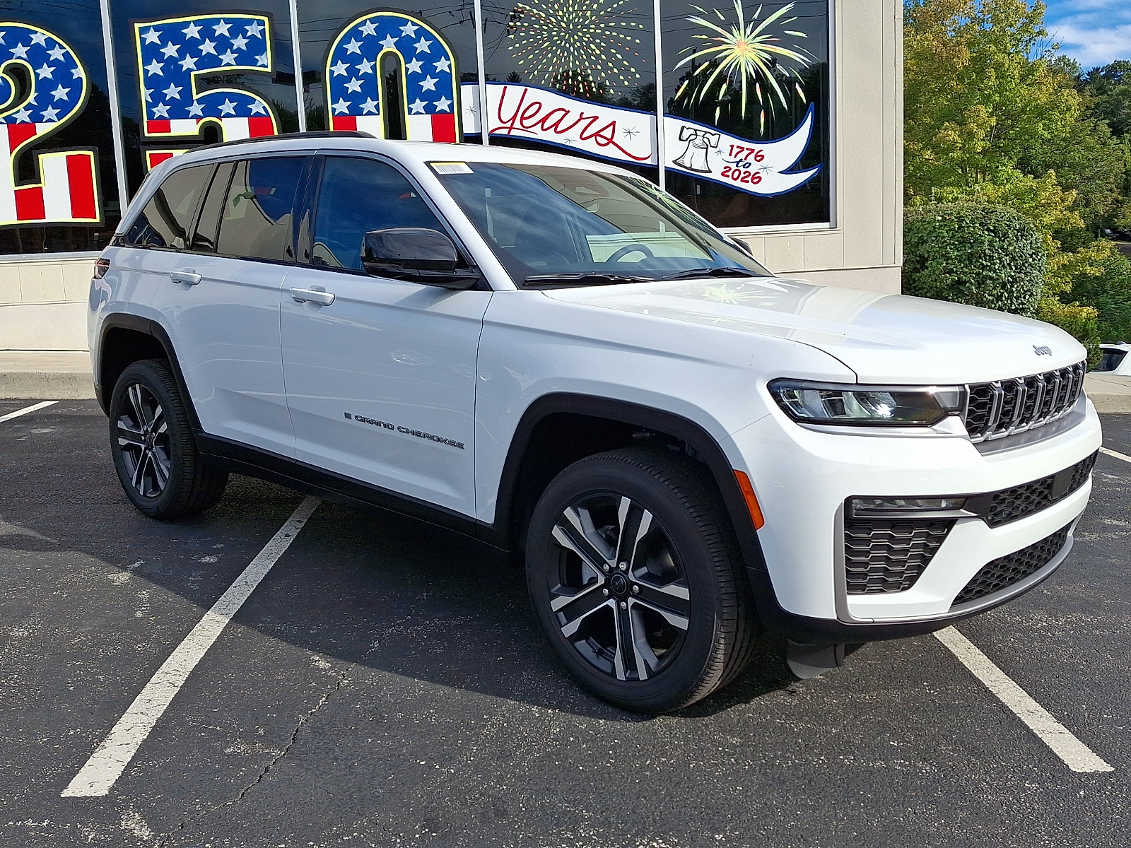 New 2027 Jeep Grand Cherokee Limited AWD/4WD image 2
