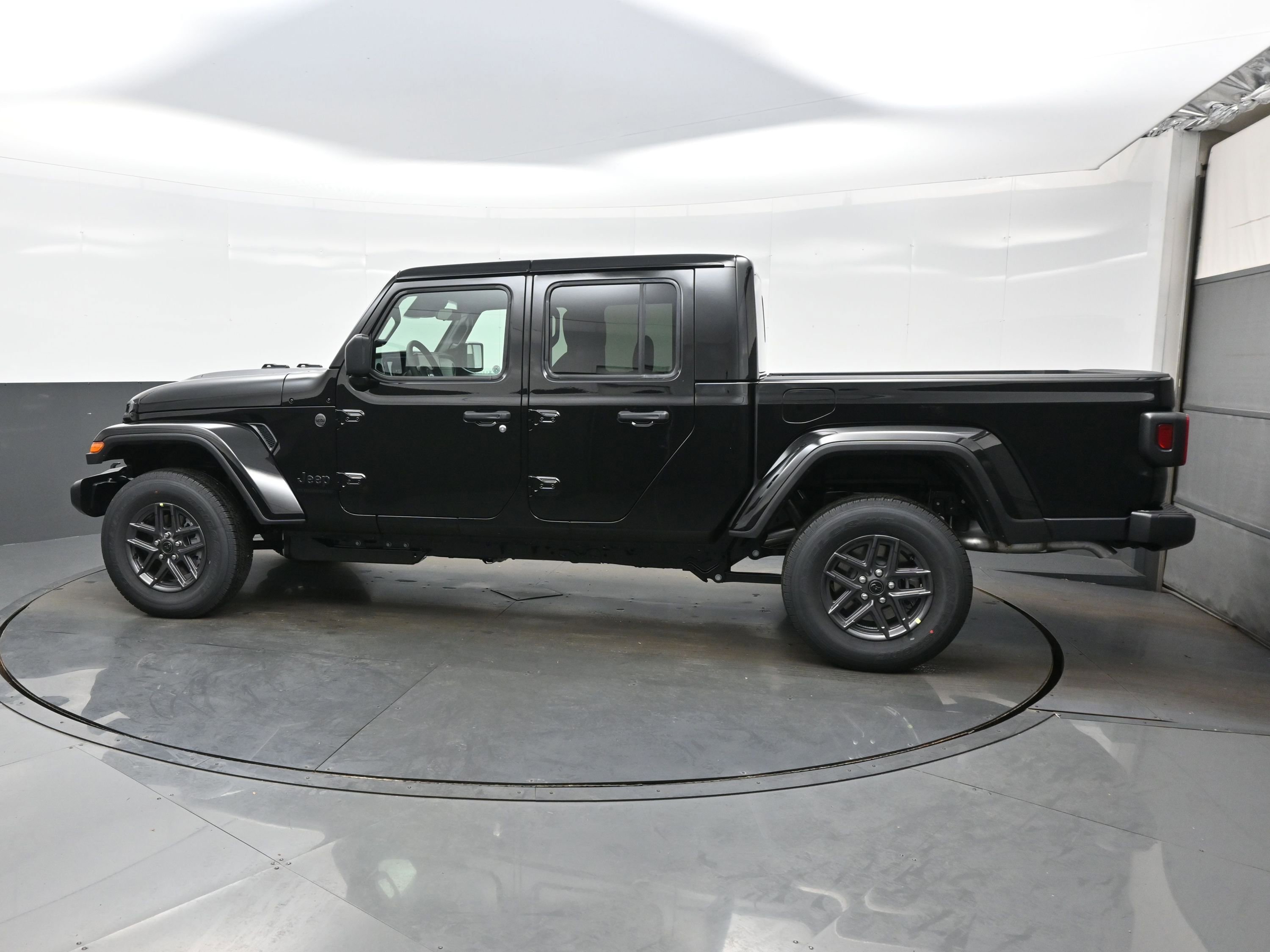 New 2026 Jeep Gladiator Sport image 3