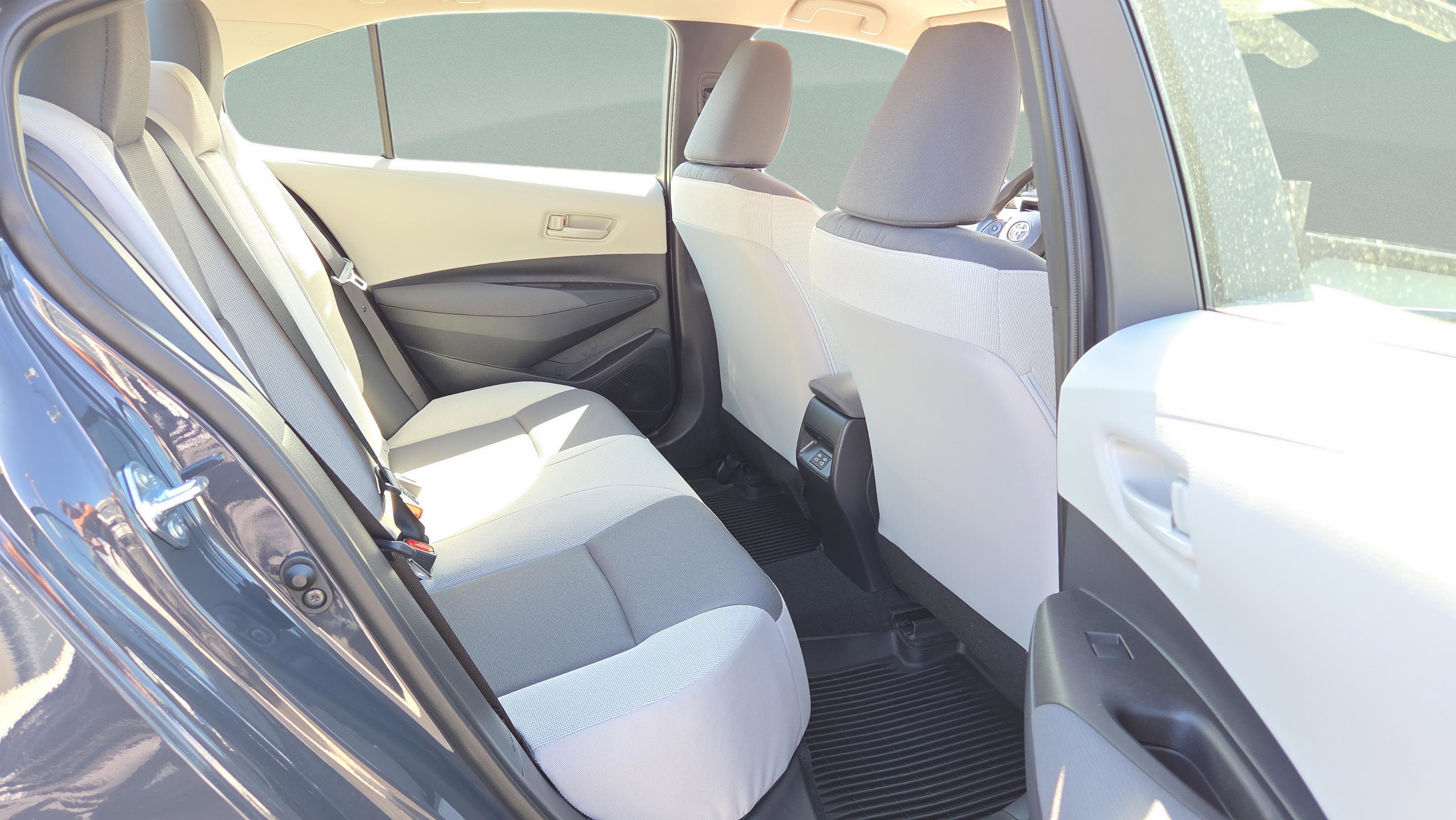 Used 2025 Toyota Corolla LE w/ Convenience Package image 33