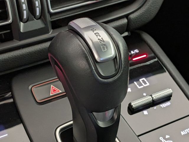 Used 2023 Porsche Macan Turbo image 25