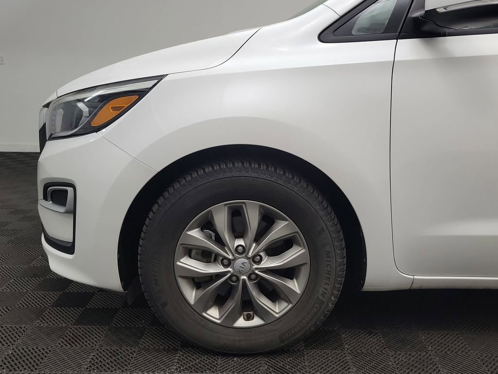 Used 2019 Kia Sedona LX image 9