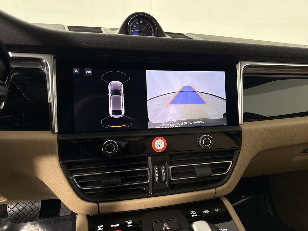Certified 2025 Porsche Macan image 30