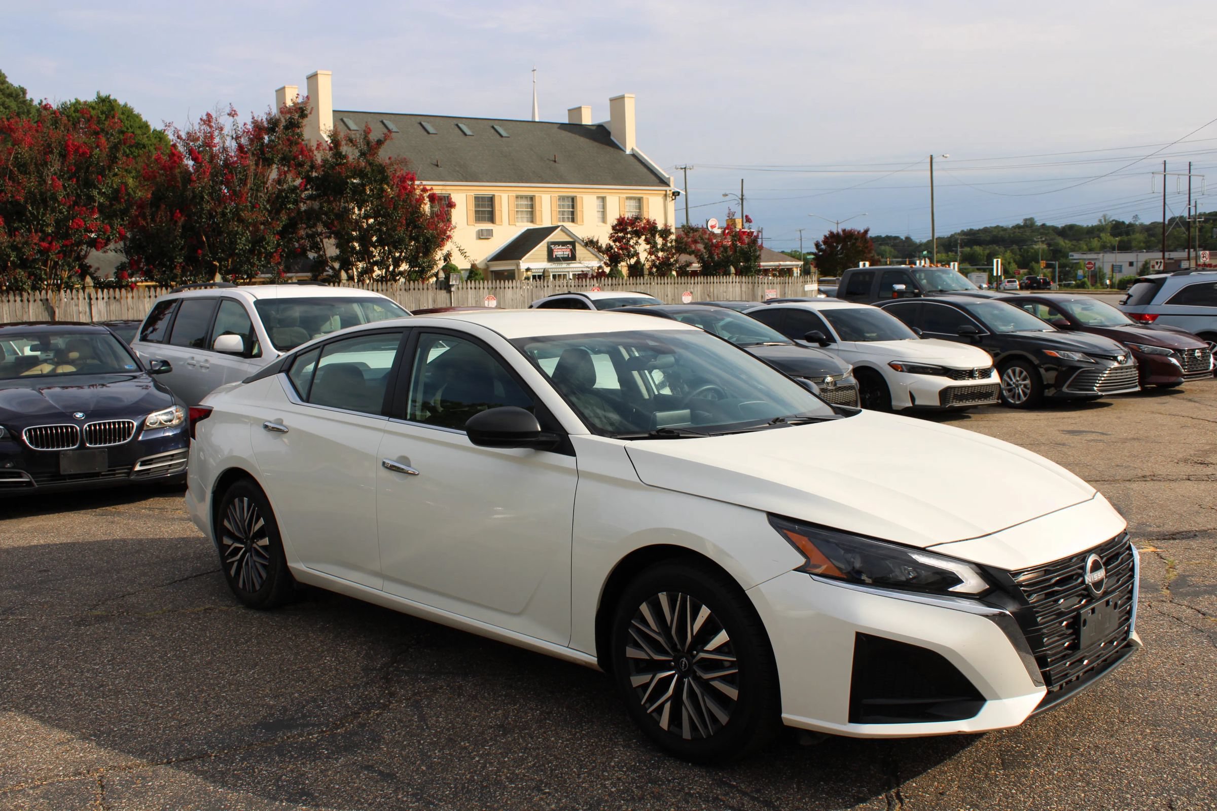 Used 2024 Nissan Altima 2.5 SV FWD image 7