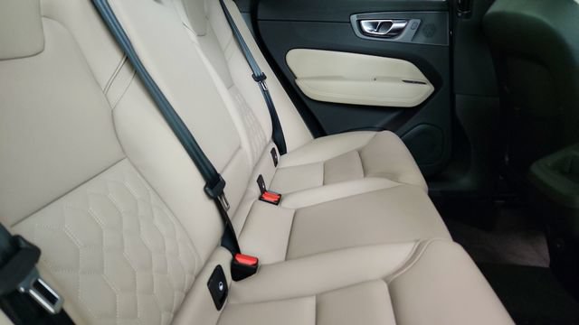 New 2026 Volvo XC60 B5 Plus w/ Protection Package Premier AWD/4WD image 32