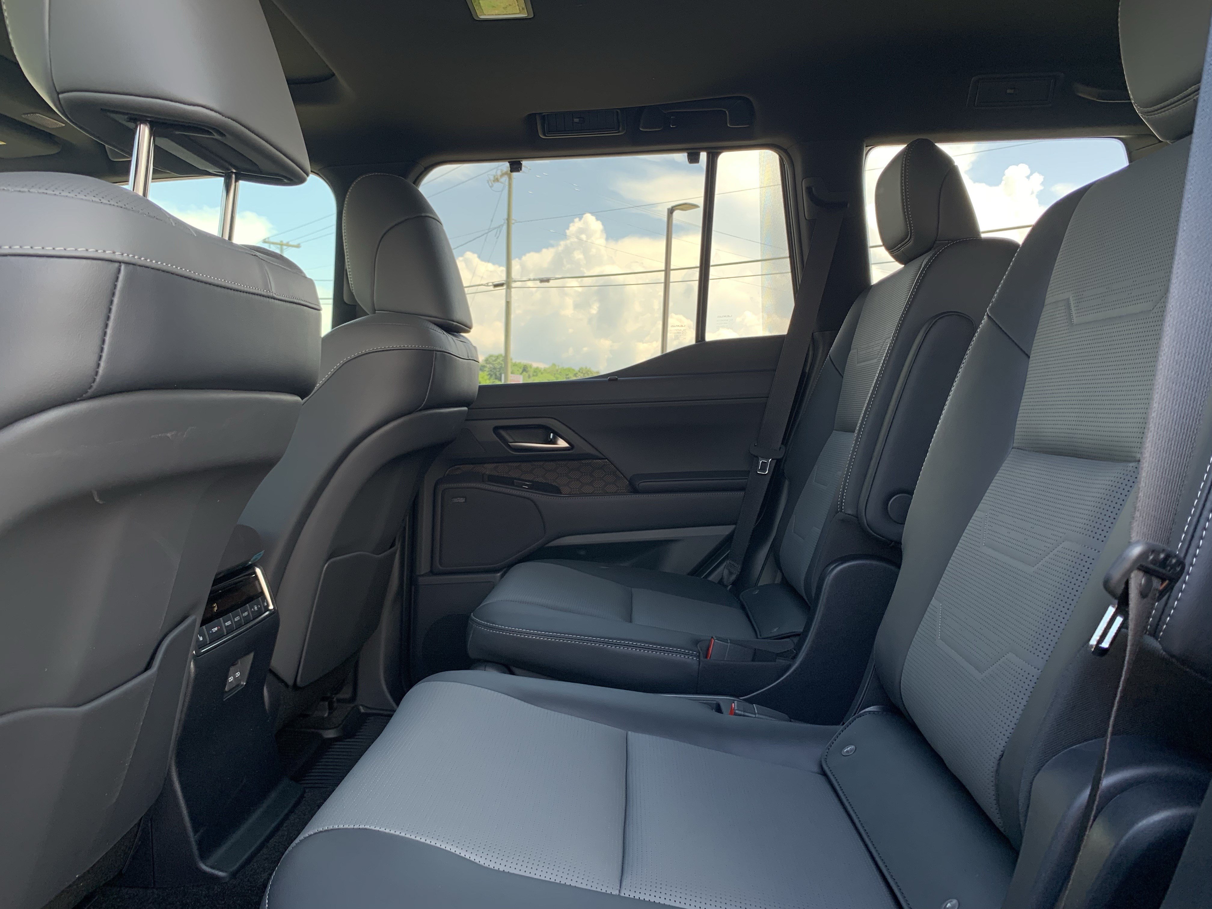 Used 2026 Lexus GX 550 AWD/4WD image 32