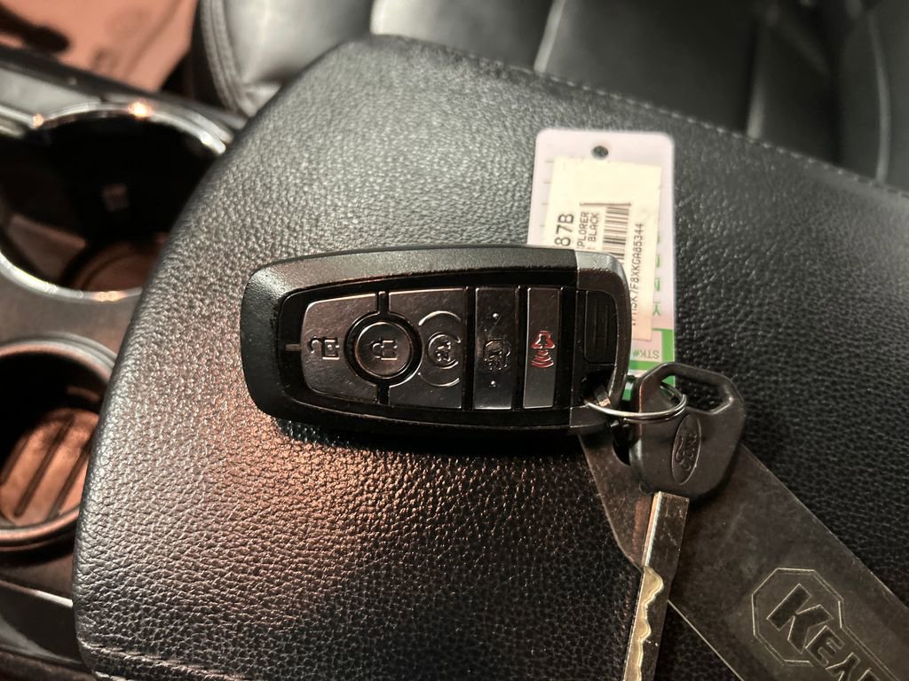 Used 2019 Ford Explorer Limited w/ Class III Trailer Tow Package FWD image 22