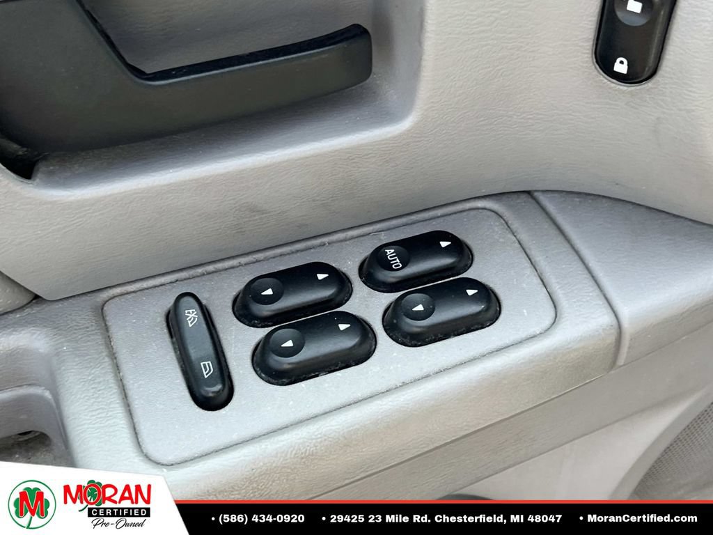 Used 2005 Ford Taurus SE FWD image 15