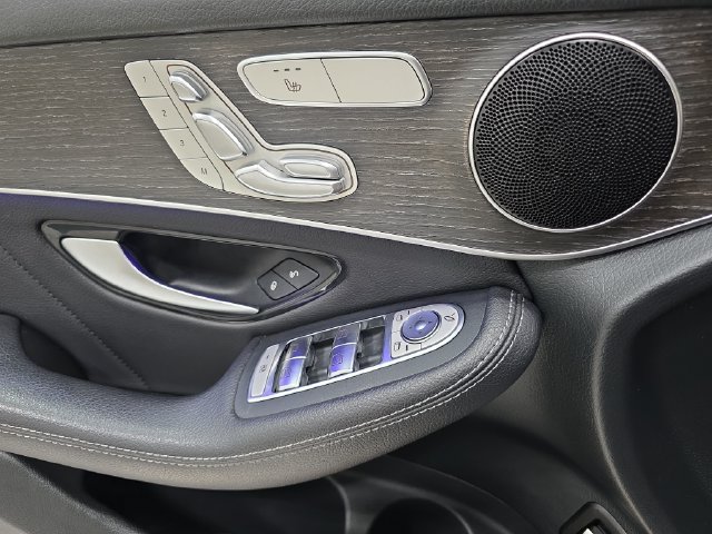 Used 2020 Mercedes-Benz GLC 300 4MATIC image 28