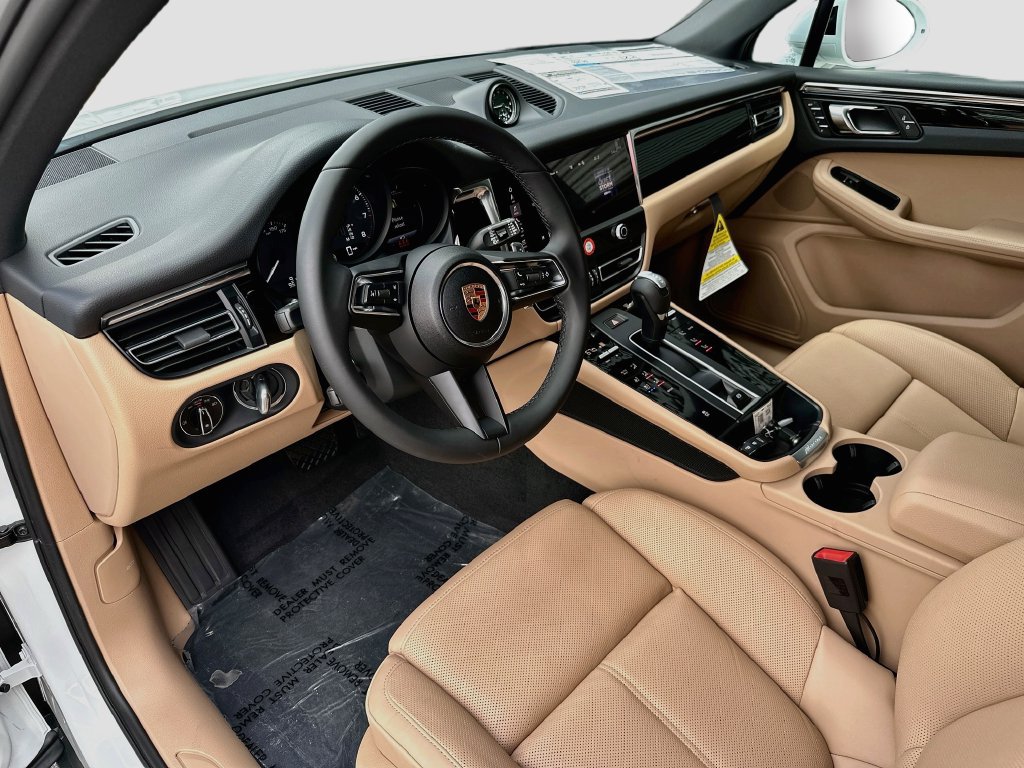New 2026 Porsche Macan AWD/4WD image 4