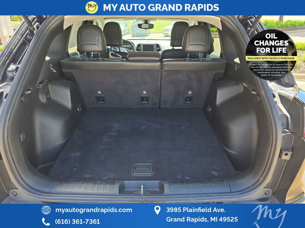 Used 2020 Jeep Cherokee Trailhawk w/ Cold Weather Group AWD/4WD image 24