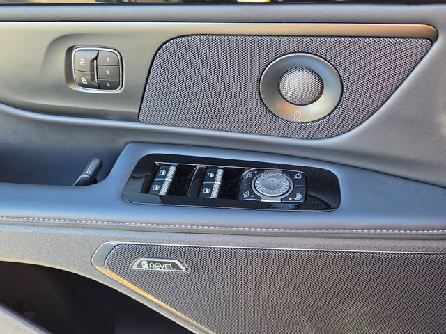 Used 2025 Lincoln Nautilus Reserve w/ Jet Appearance Package image 27