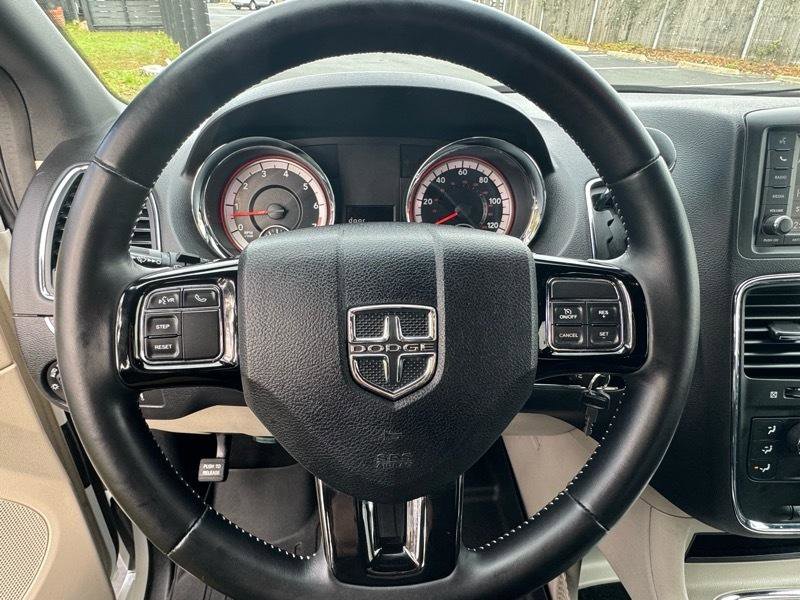 Used 2018 Dodge Grand Caravan SXT image 14