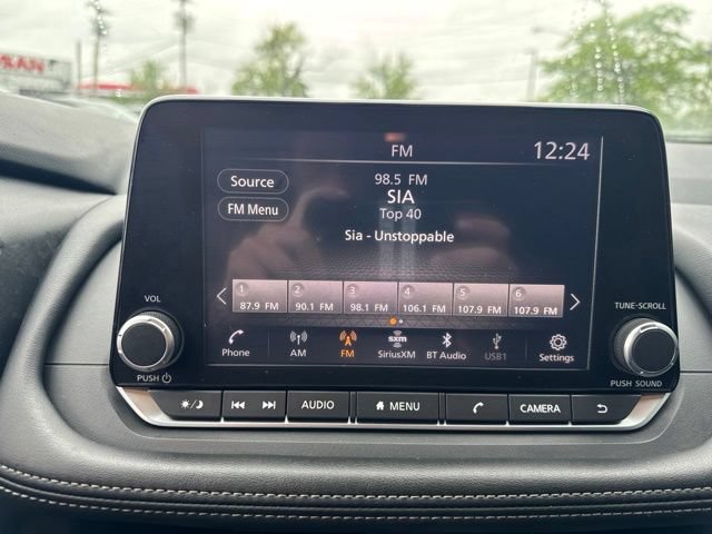 Used 2024 Nissan Rogue S AWD/4WD image 17