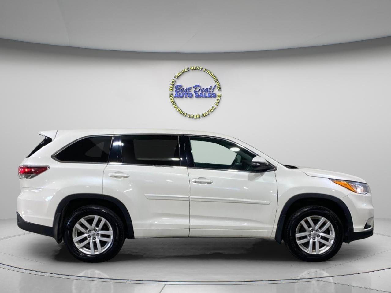 Used 2014 Toyota Highlander LE AWD/4WD image 6