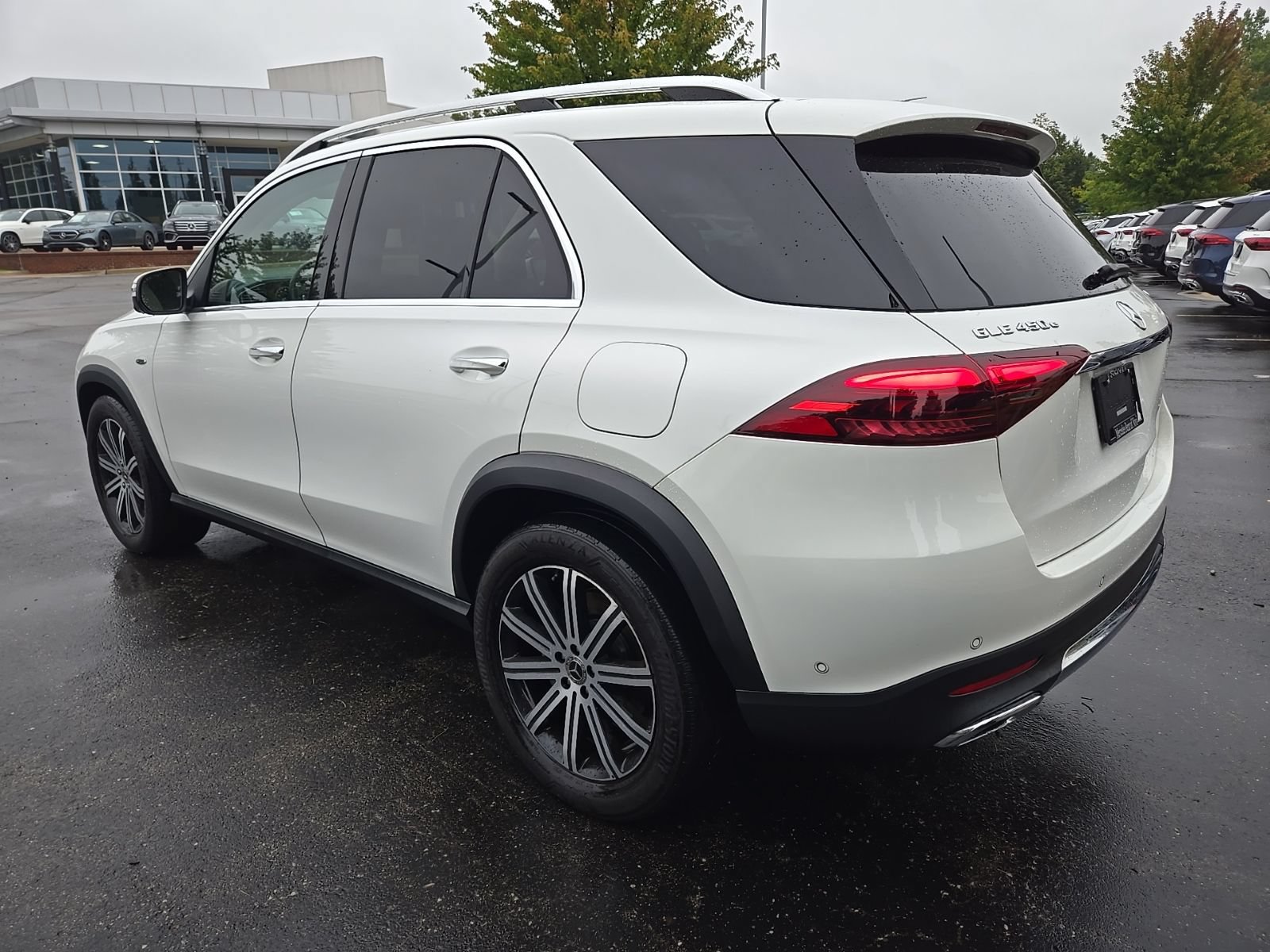 Used 2025 Mercedes-Benz GLE 450e 4MATIC image 3