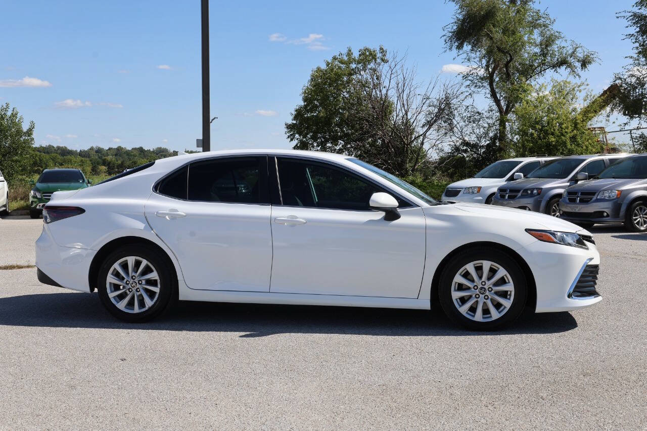 Used 2022 Toyota Camry LE FWD image 7