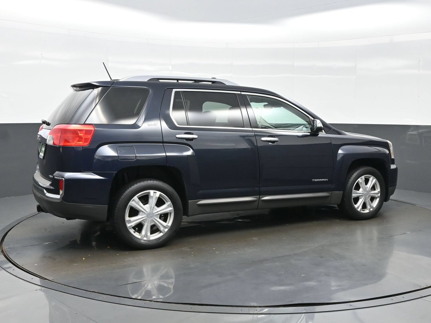 Used 2017 GMC Terrain SLT w/ Open Road Package AWD/4WD image 8