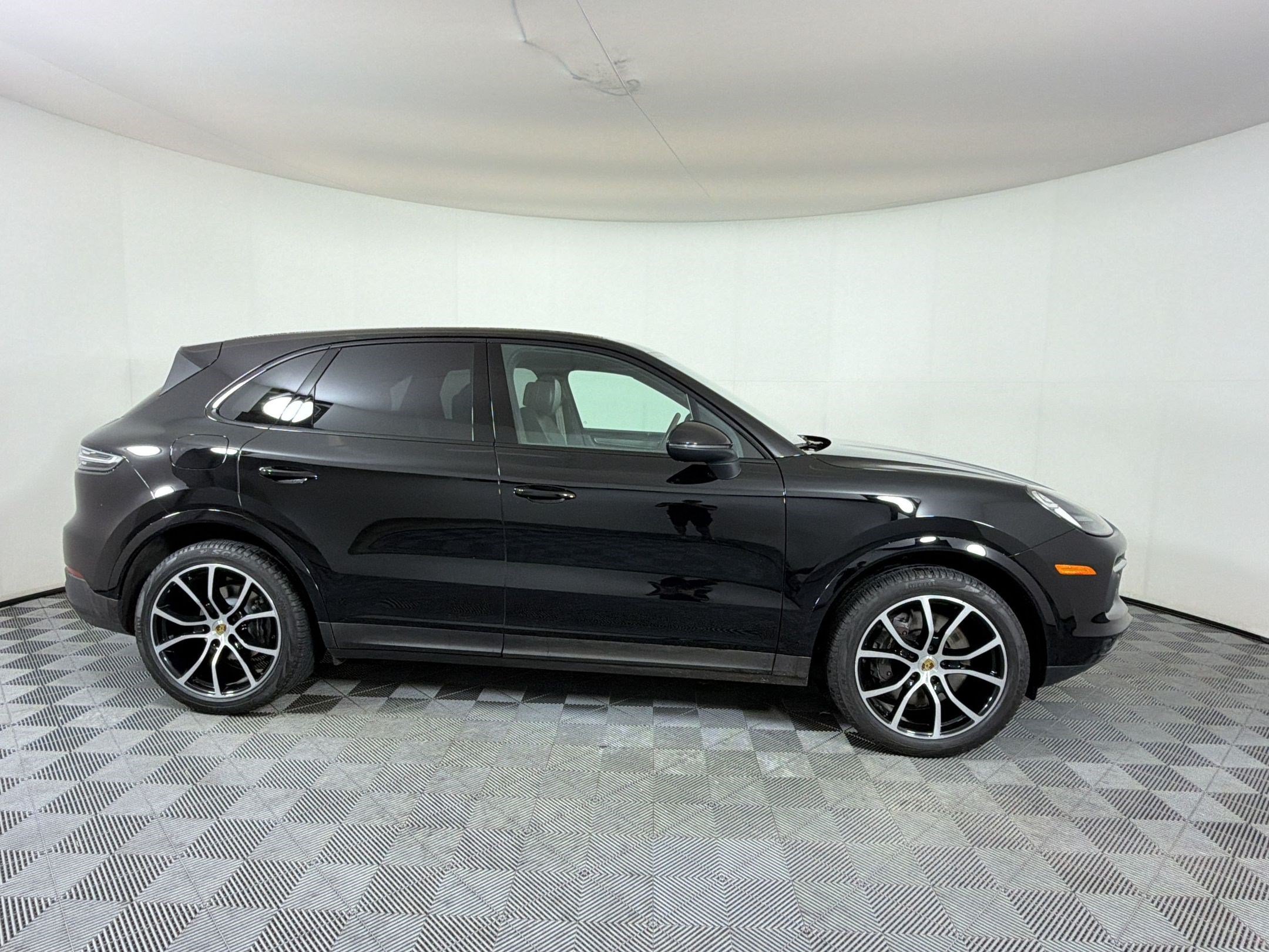 Used 2023 Porsche Cayenne Platinum Edition AWD/4WD image 8