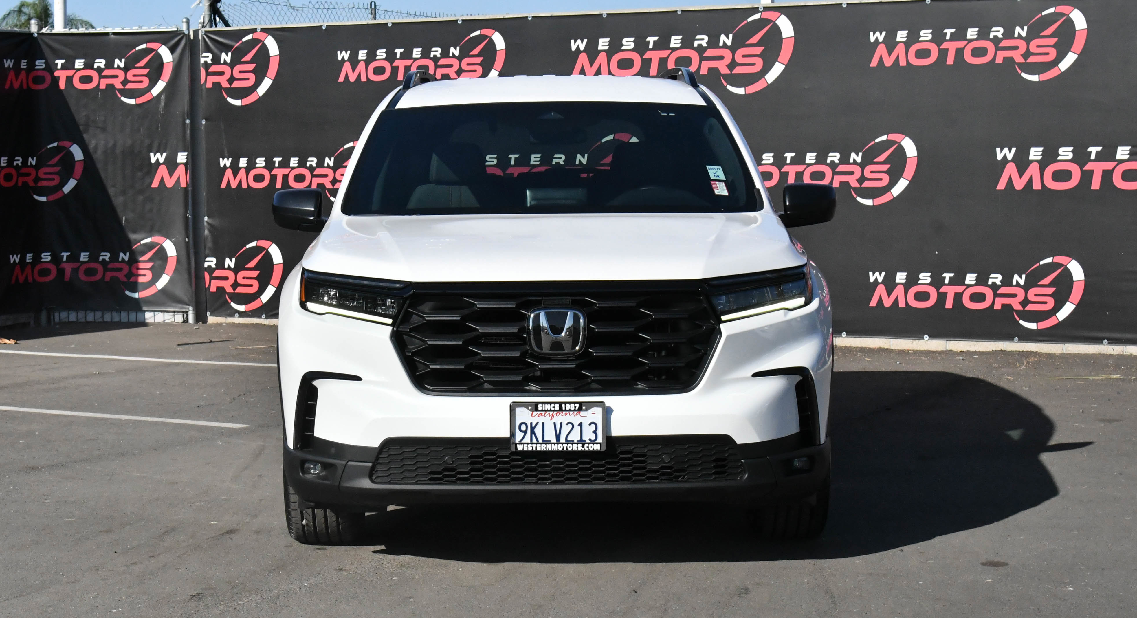 Used 2024 Honda Pilot Sport image 2