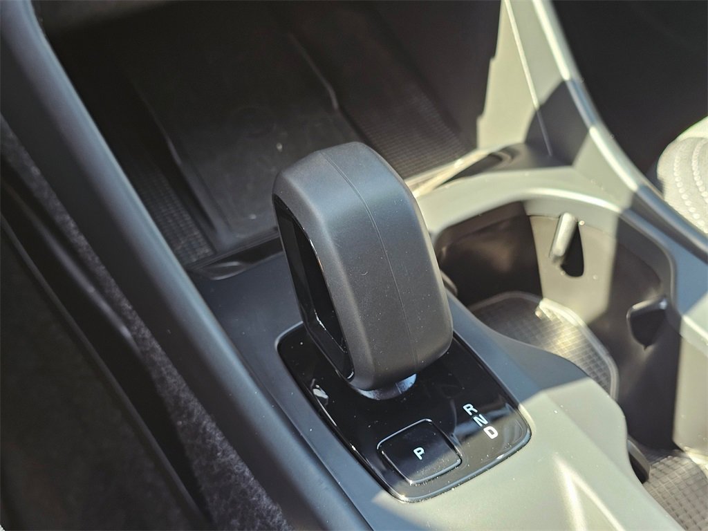 Used 2025 Volvo XC40 B5 Core image 30