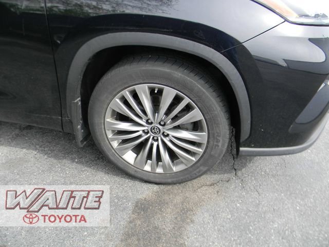 Used 2022 Toyota Highlander Platinum AWD/4WD image 6