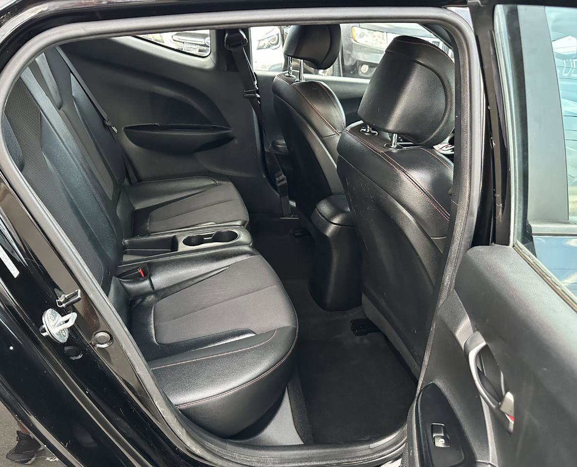 Used 2020 Hyundai Veloster Turbo image 11