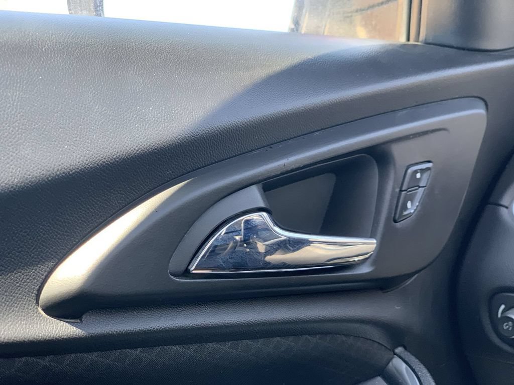 Used 2016 Chevrolet Malibu LT FWD image 17