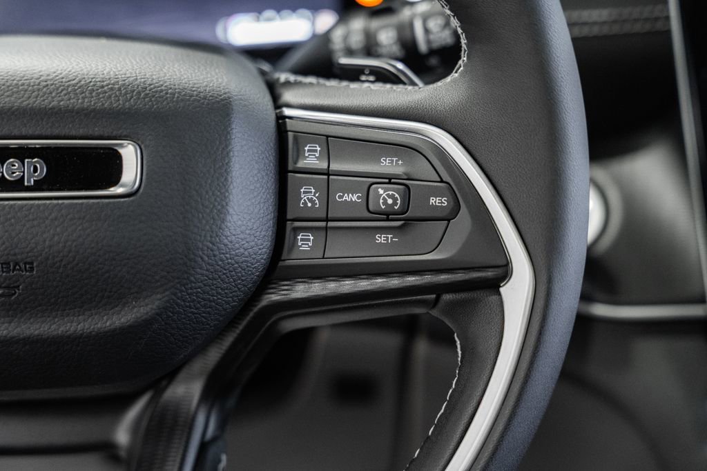 New 2025 Jeep Grand Cherokee Altitude image 25